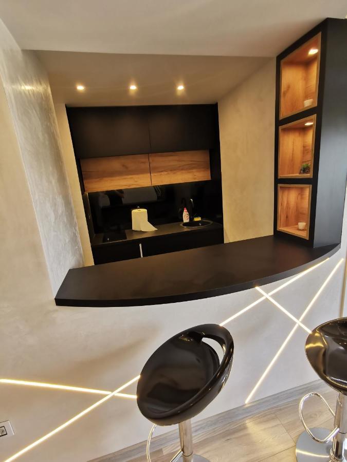 Brend New Luxurious Apartment In Downtown With Free Parking Novi Sad Extérieur photo