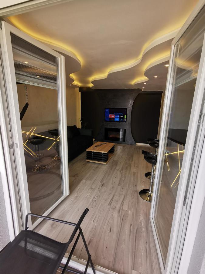 Brend New Luxurious Apartment In Downtown With Free Parking Novi Sad Extérieur photo